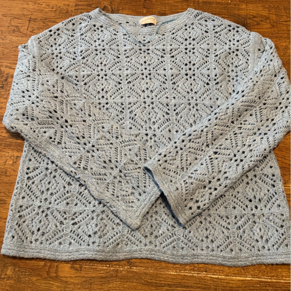 Universal Threads L baby blue sweater